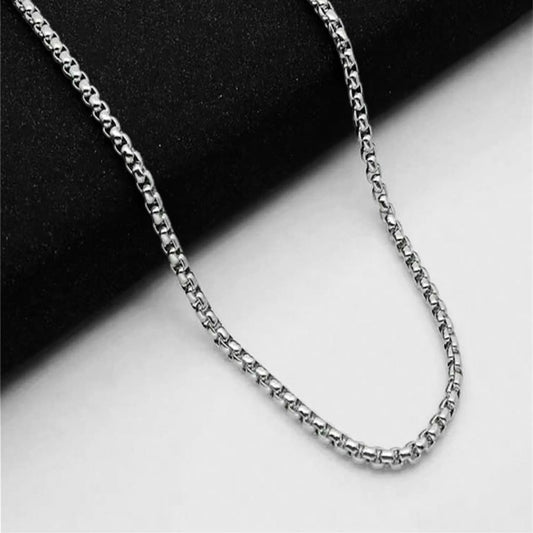 Elevate your style with our Long-lasting hypoallergenic Box Chain in gold. Low-key luxury crafted from stainless steel, plated with rhodium.